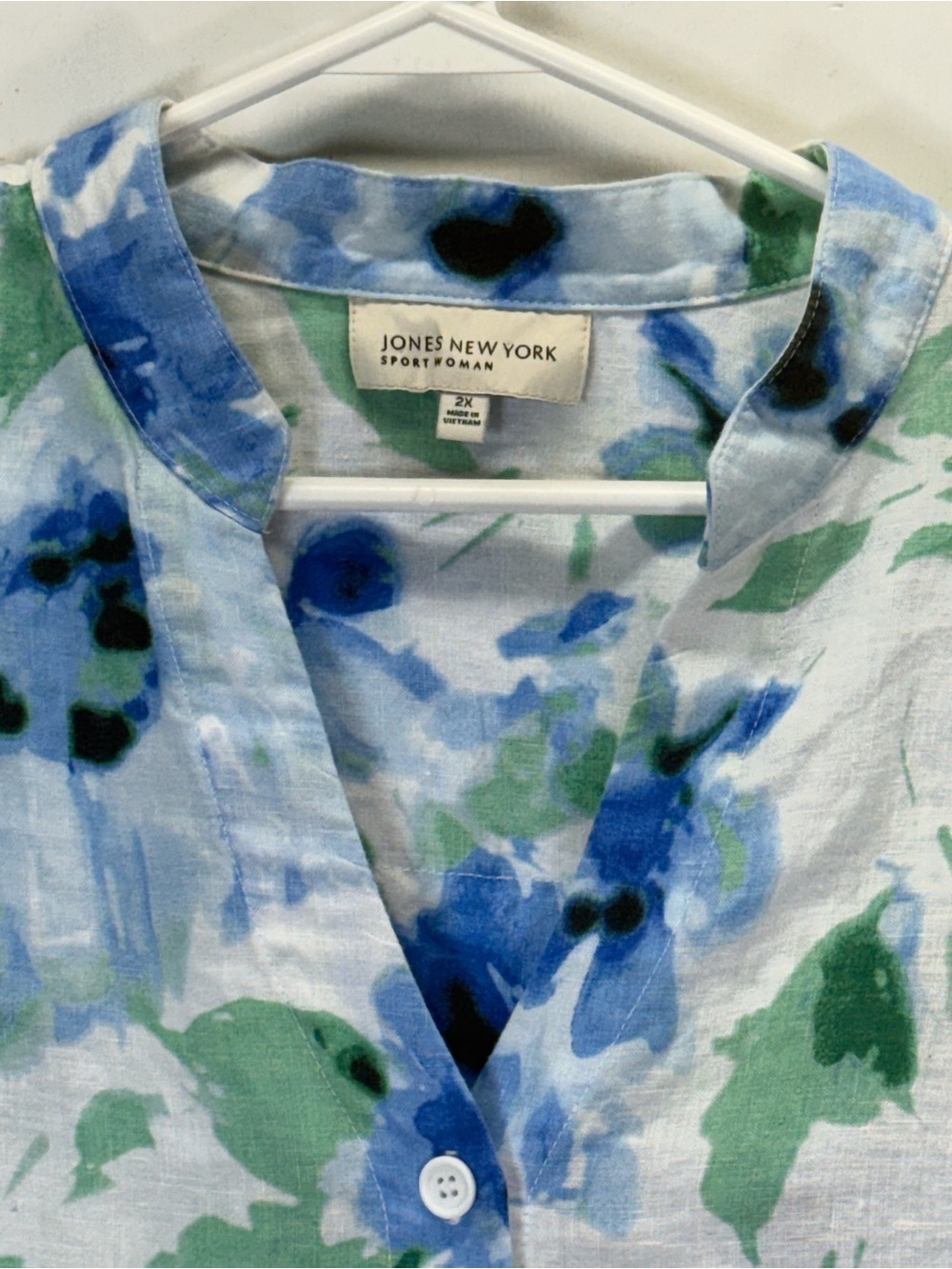 Jones New York Linen Blue Floral  Top
Size 2X - Picture 5 of 12